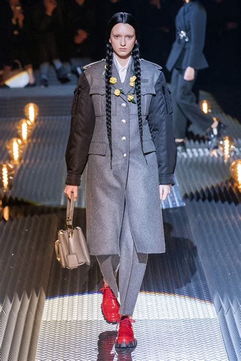runway photos 2019 prada